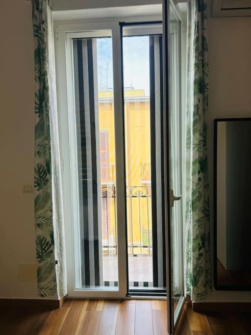 Trilocale Centrale Vista Mare - Mira'S Home Bari Extérieur photo