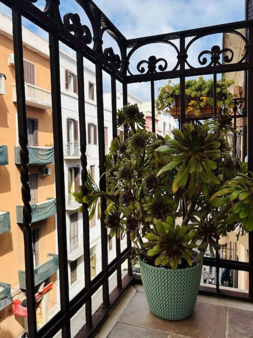Trilocale Centrale Vista Mare - Mira'S Home Bari Extérieur photo